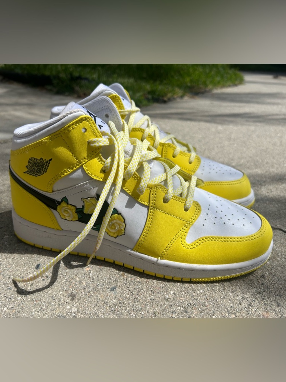 Jordan Kids' Mid-Top Sneakers in Yellow and White - Picture 2 of 5